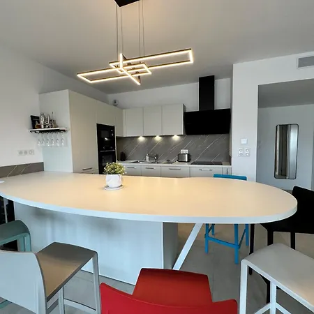 225, Coral A La De La Conque Agde