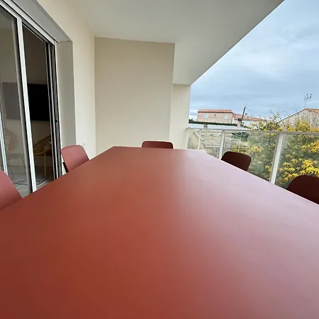 225, Coral A La De La Conque Daire Agde