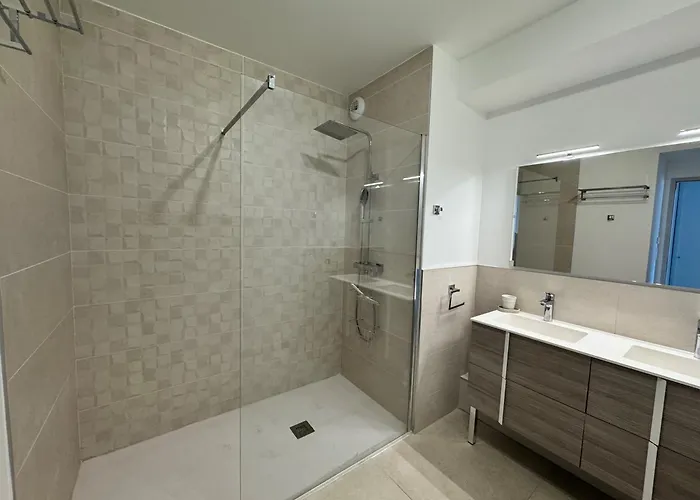 225, Coral A La De La Conque Agde