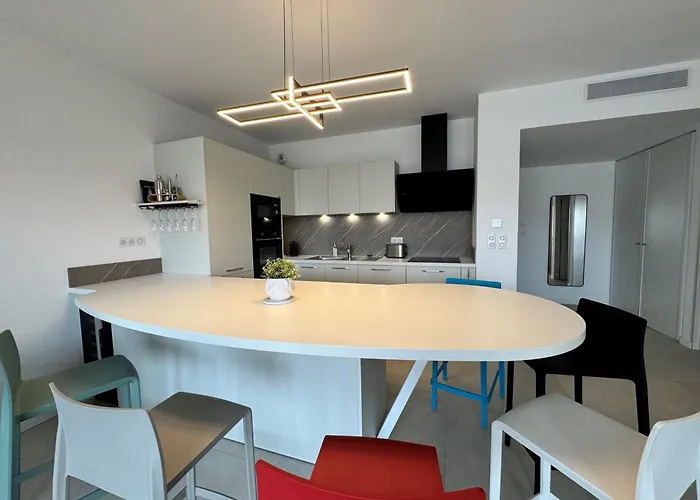 225, Coral A La De La Conque Agde