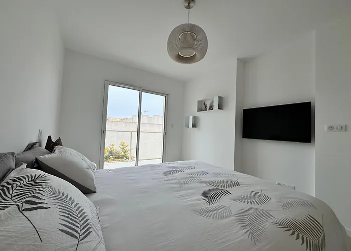 225, Coral A La De La Conque * Agde