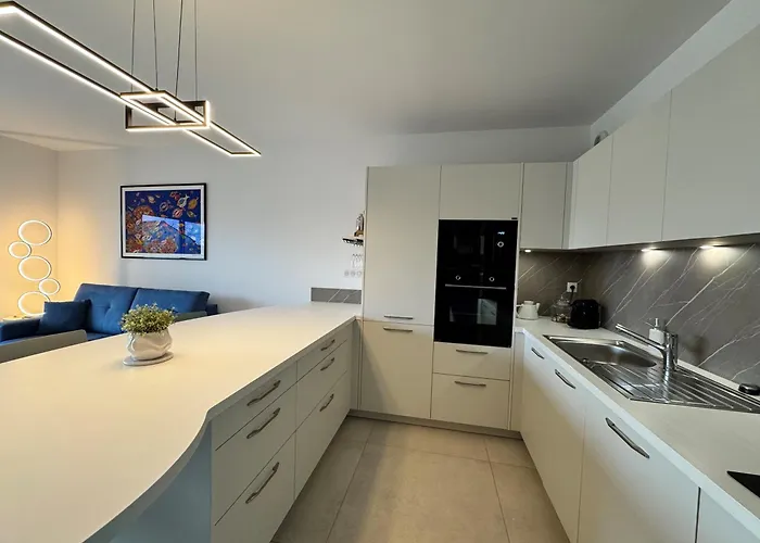 225, Coral A La De La Conque * Agde